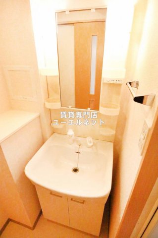 洗面設備　清潔感ある独立洗面台で毎日気持ちよく♪