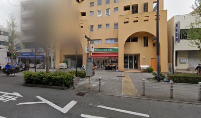 コンビニ　ローソンストア１００大阪港駅前店（コンビニ）まで241m
