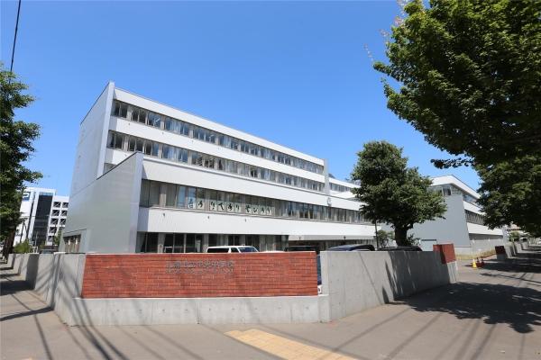 中学校　札幌市立中央中学校（中学校）まで2380m