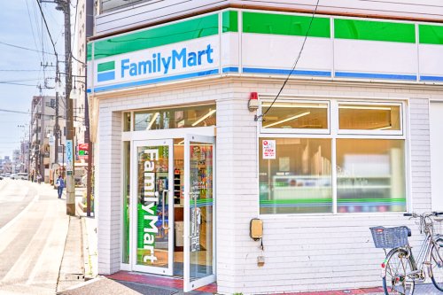 コンビニ　ファミリーマート 上戸田二丁目店（コンビニ）まで649m