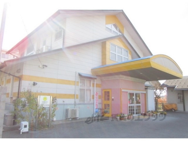 幼稚園・保育園　ひよこ乳児保育園（幼稚園・保育園）まで120m