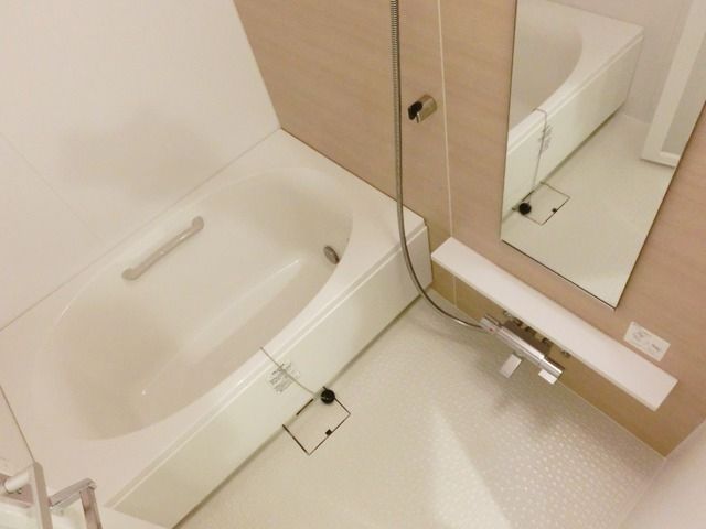 バス・シャワールーム　★お洒落な形のお風呂でゆったりバスタイム★