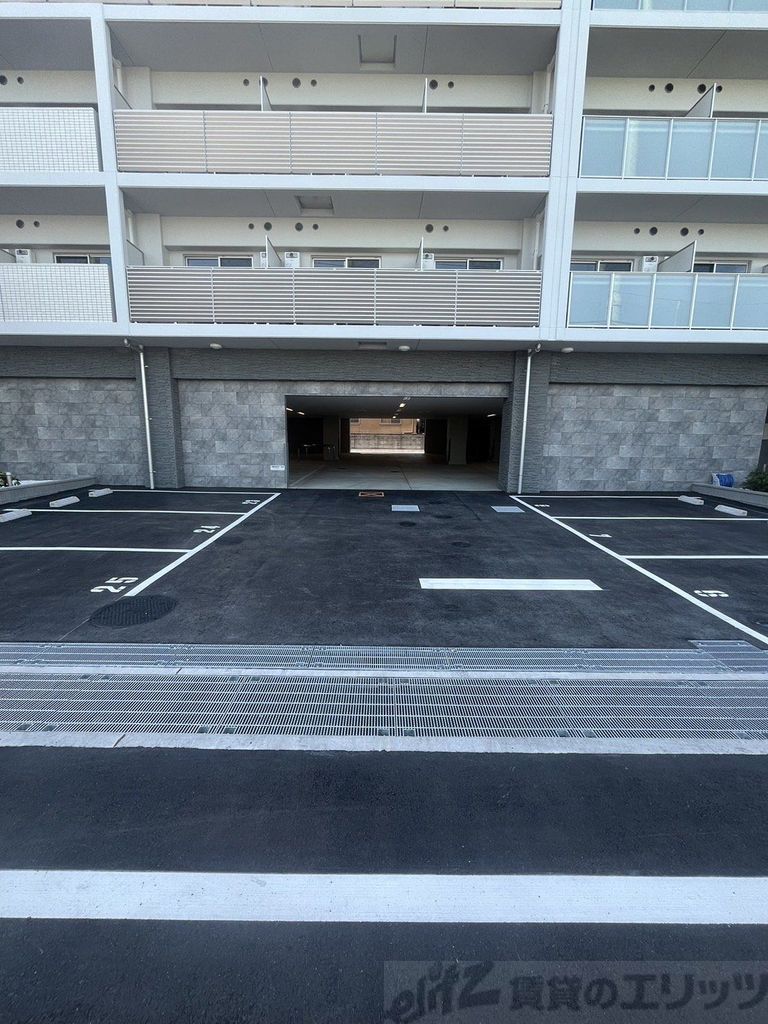 駐車場　エントランス