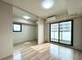 居室・リビング　903号室の写真になります※フロアにより建具・壁紙・床の色が