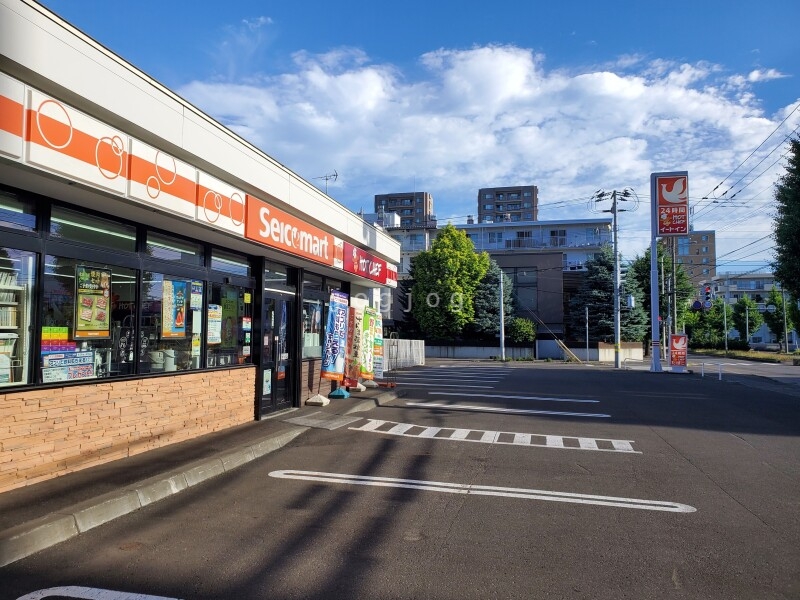 コンビニ　セイコーマート北円山店（コンビニ）まで124m