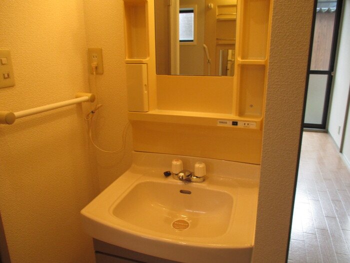 洗面設備　※同建物別部屋の写真です。