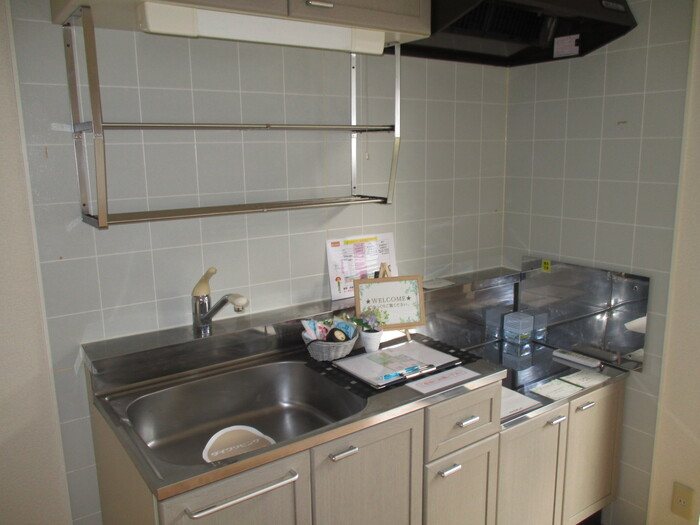 キッチン　※同建物別部屋の写真です。