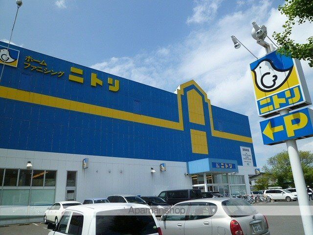 コンビニ　セブンイレブン（コンビニ）まで736m