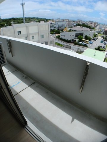 バルコニー　開放的で明るい空間を演出してくれるバルコニーです