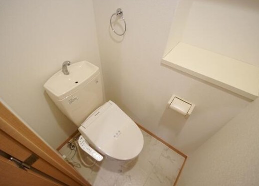 トイレ　別部屋参考写真となります。