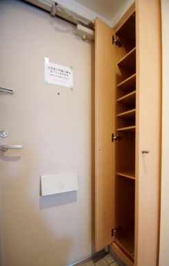 玄関　別部屋参考写真となります。