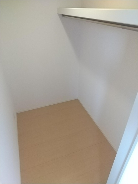 収納　たっぷり収納できるウォークインクローゼット。
