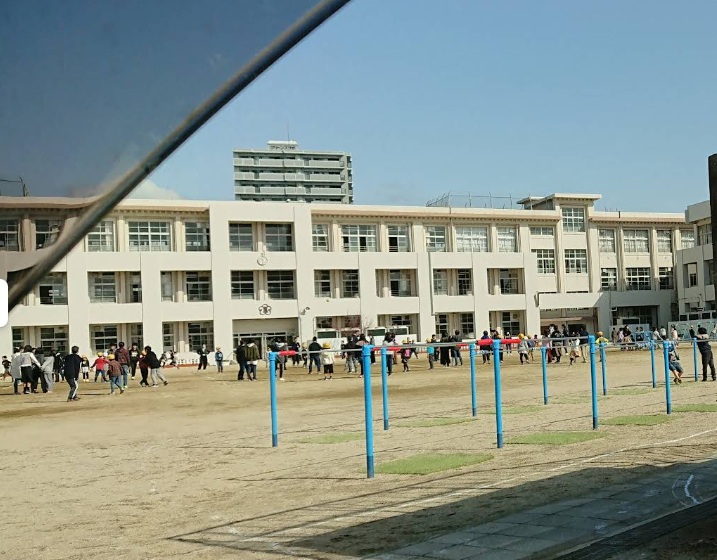 小学校　尼崎市立長洲小学校（小学校）まで291m