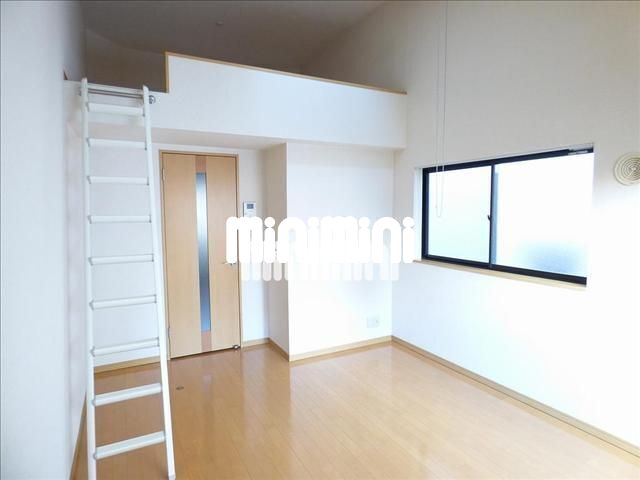 その他部屋・スペース　角部屋で窓多く明るい室内です