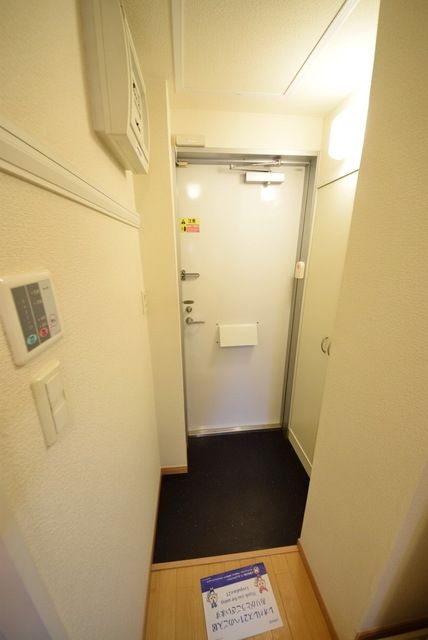 レオパレストルワジエームの玄関写真