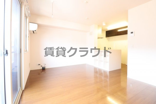 居室・リビング　こちらの居間で趣味の時間をお楽しみください