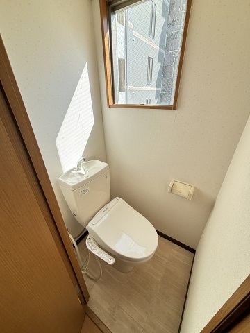 地下鉄御堂筋線 新大阪駅 徒歩10分 7階建 築21年のトイレ写真