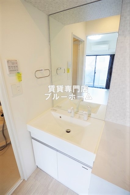 洗面設備　独立洗面台あります！