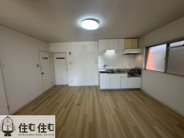 東新スカイハイツの居間写真