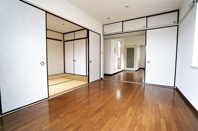 居室・リビング　小窓はありません。角部屋のみ。
