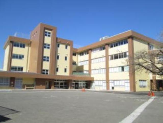 小学校　稲城市立稲城第一小学校（小学校）まで962m