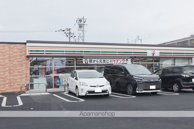 コンビニ　セブンイレブン（コンビニ）まで292m