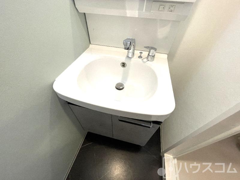 洗面設備　独立洗面台で朝の身だしなみもバッチリ♪