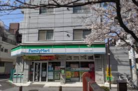 コンビニ　ファミリーマート 大谷田三丁目店（コンビニ）まで977m
