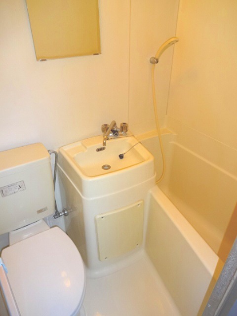 洗面設備　別部屋写真参照