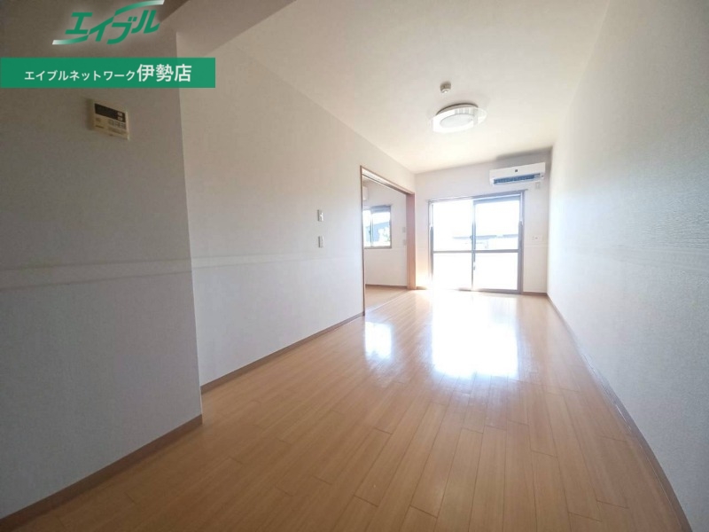 マエストロ伊勢の居間写真