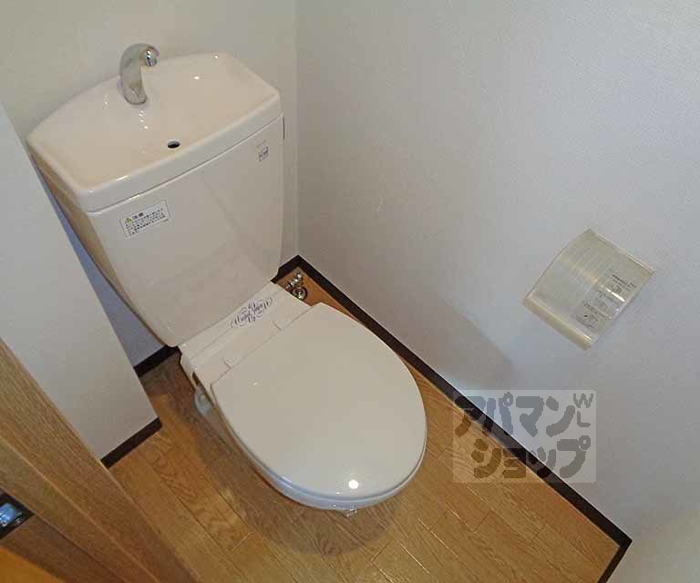 京阪宇治線 観月橋駅 徒歩5分 5階建 築22年のトイレ写真