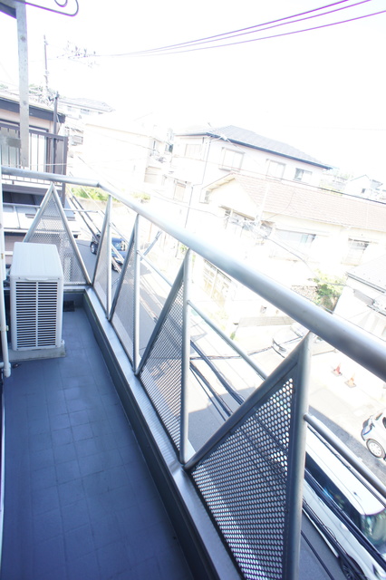 収納　パイプハンガーがあるのでたたまず衣類を掛けることができます♪