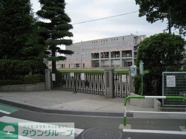 小学校　世田谷区立烏山北小学校（小学校）まで384m
