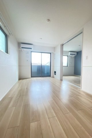 ＪＲ横浜線 橋本駅 バス乗車時間：14分 最寄りバス停で下車 徒歩2分 2階建 築6年の居間写真