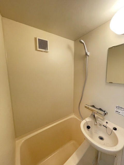 バス・シャワールーム　※別部屋参考写真
