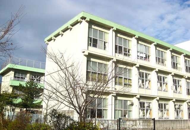 小学校　沼津市立第三小学校（小学校）まで1000m