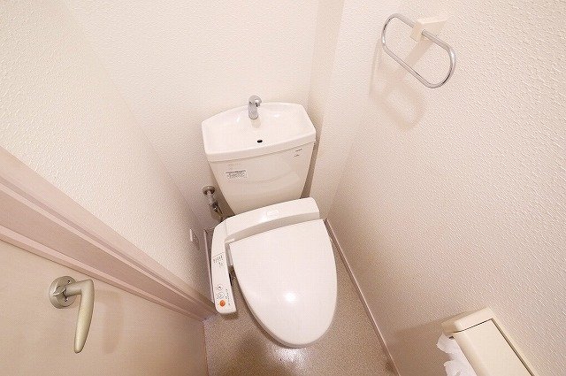 トイレ　清潔感のあるトイレです