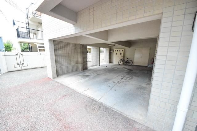 駐車場　♪敷地内屋根付き駐車場♪