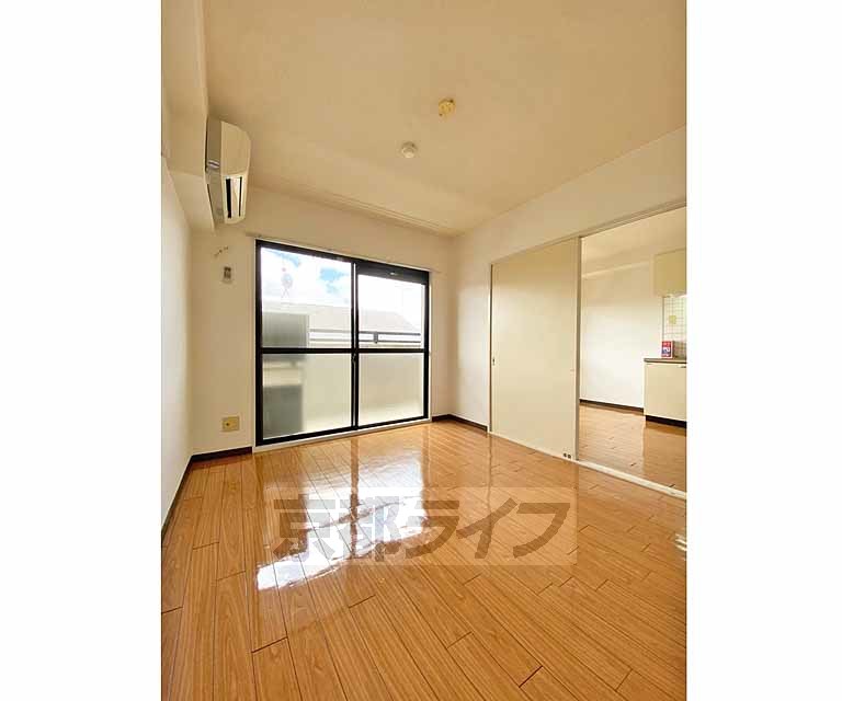 ヴィヨーム京都北大路の居間写真
