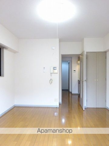 菱和パレス三軒茶屋の居間写真