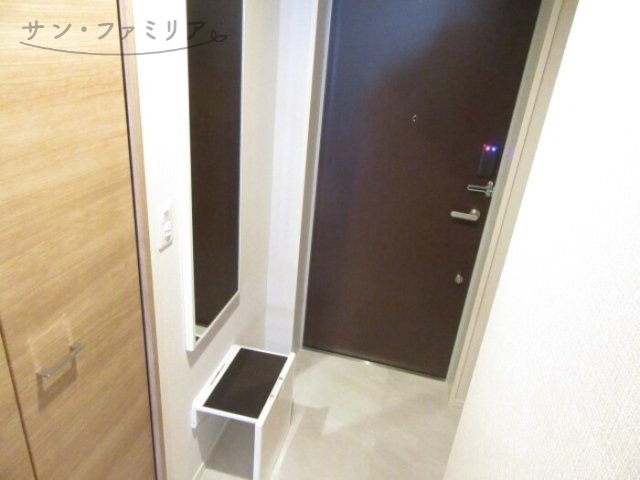 玄関　同一物件別部屋写真