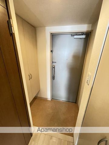 地下鉄谷町線 南森町駅 徒歩5分 15階建 築24年の玄関写真