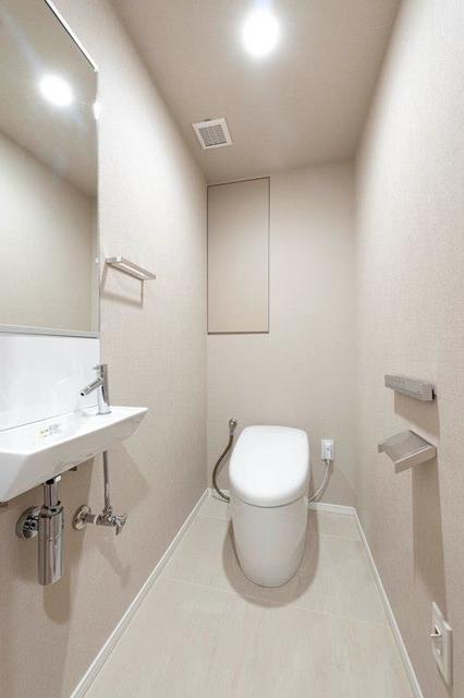 トイレ　※写真は同タイプ住戸です。