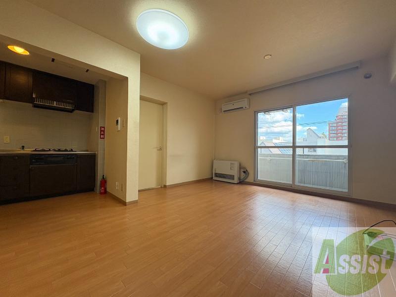 居室・リビング　広くてキレイなお部屋が広がっていて、充実した生活が送れそう。