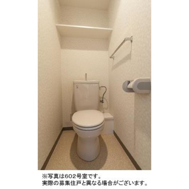 トイレ　※写真は同タイプ住戸です。