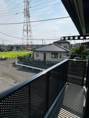 バルコニー　（反転）南面バルコニー。日照通風良好。