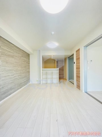居室・リビング　同マンション別部屋参考写真