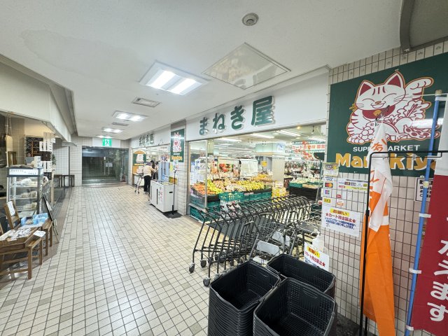 ショッピングセンター　まねきや（ショッピングセンター）まで800m