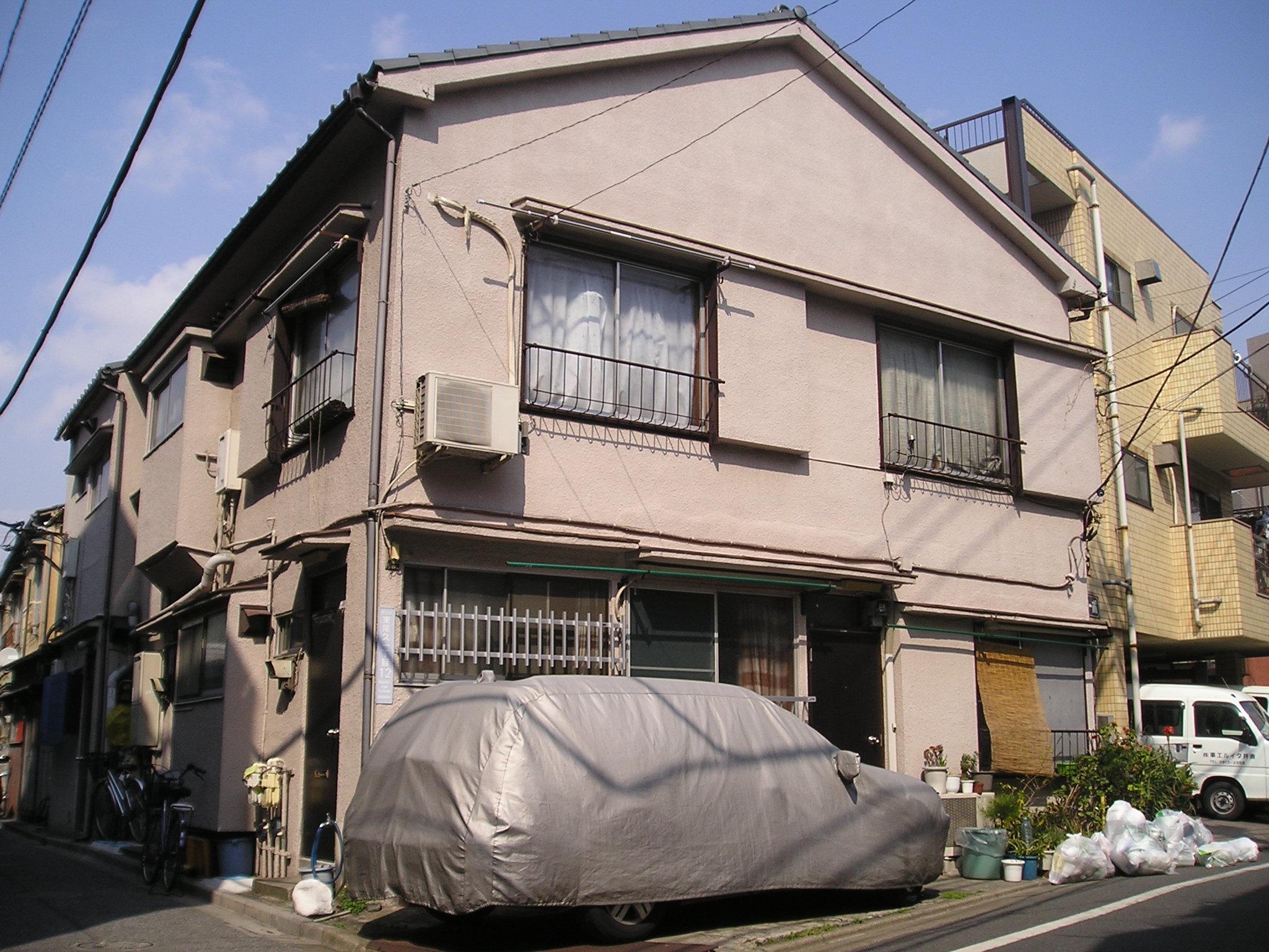 荒川区東尾久のアパートの建物外観