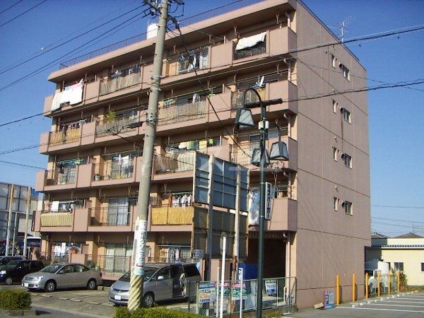 鎌田マンションの建物外観